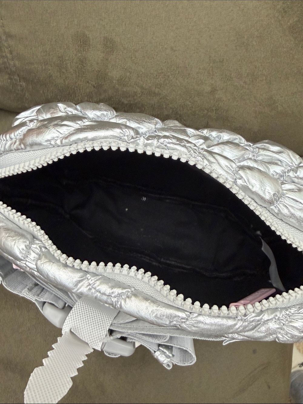 Wildfox Silver Metallic Puffer Waist/Sling Bag NWT - Picture 6 of 8